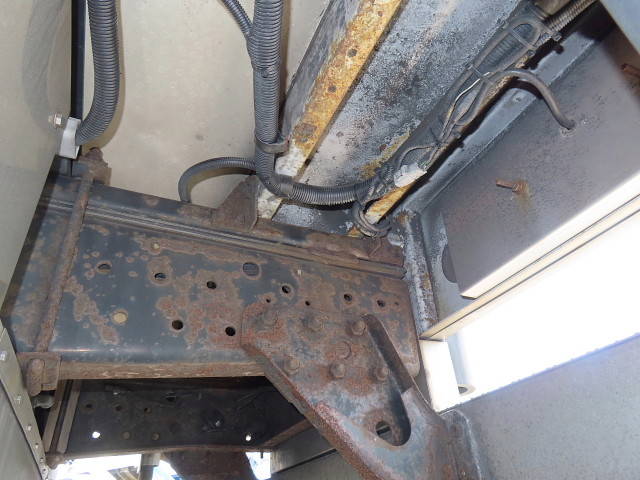 いすゞギガ冷蔵冷凍ウイング大型（10t）[写真11]