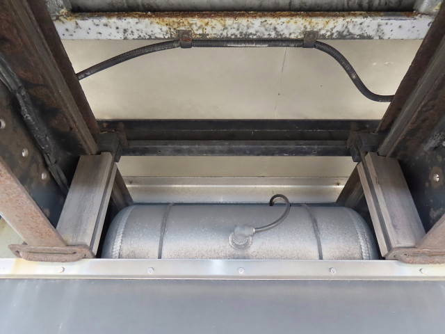 いすゞギガ冷蔵冷凍ウイング大型（10t）[写真12]