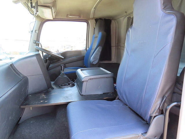 いすゞギガ冷蔵冷凍ウイング大型（10t）[写真23]