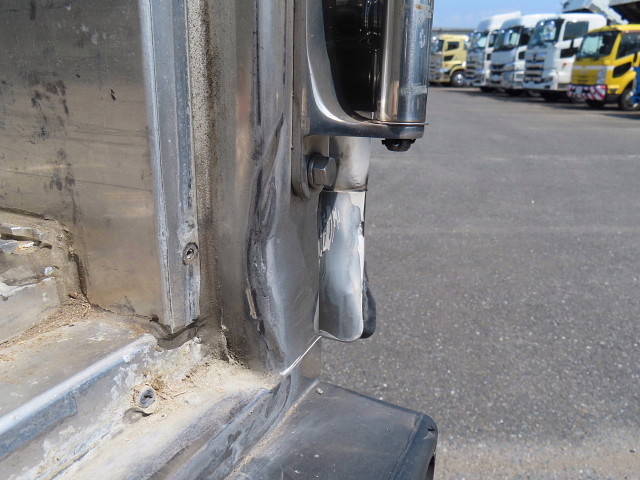 いすゞギガ冷蔵冷凍ウイング大型（10t）[写真32]