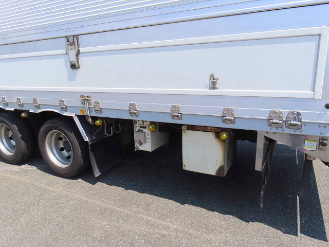 いすゞギガ冷蔵冷凍ウイング大型（10t）[写真34]