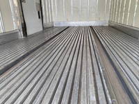 いすゞエルフ保冷バン小型（2t・3t）[写真13]