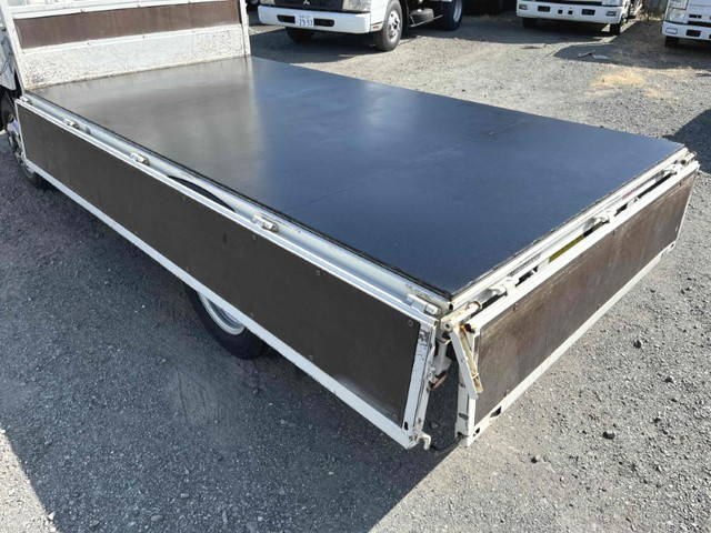 日野デュトロ平ボディ小型（2t・3t）[写真13]