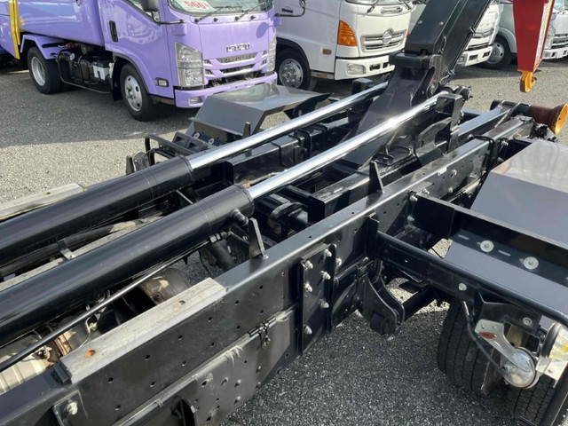 三菱ふそうファイターコンテナ専用車中型（4t）[写真11]