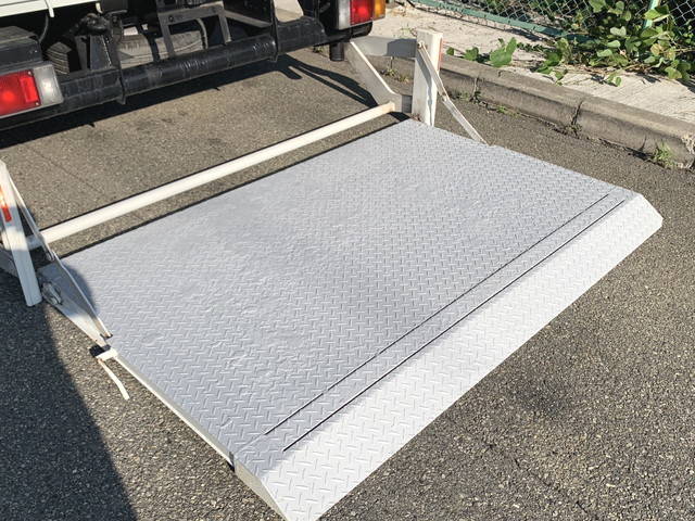 いすゞエルフ平ボディ小型（2t・3t）[写真10]