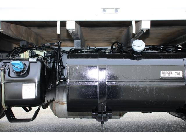 三菱ふそうキャンター平ボディ小型（2t・3t）[写真16]