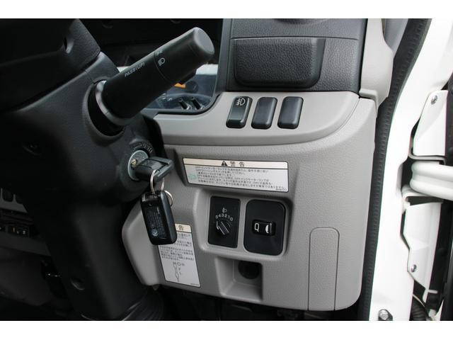 三菱ふそうキャンター平ボディ小型（2t・3t）[写真23]