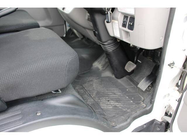 三菱ふそうキャンター平ボディ小型（2t・3t）[写真28]