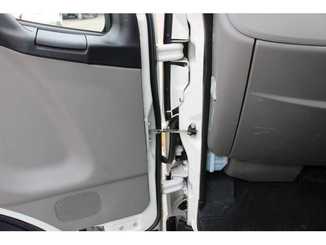 三菱ふそうキャンター平ボディ小型（2t・3t）[写真30]