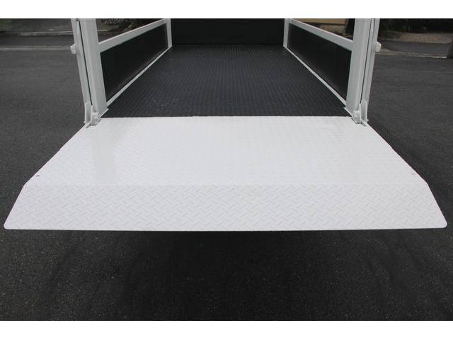 いすゞエルフ平ボディ小型（2t・3t）[写真17]