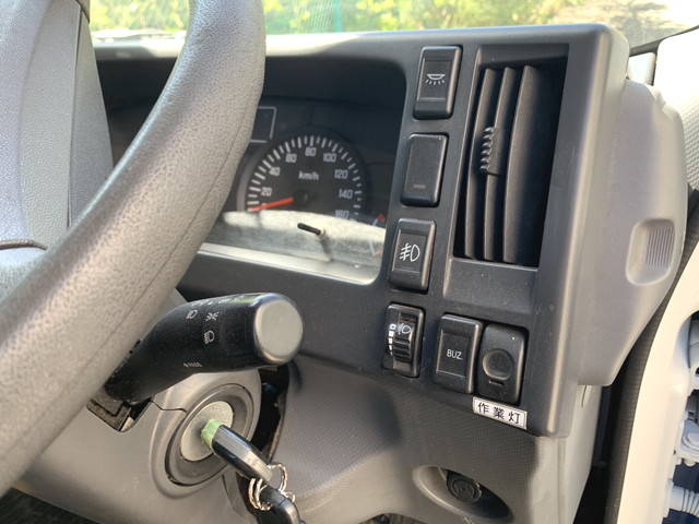 いすゞエルフコンテナ専用車小型（2t・3t）[写真31]