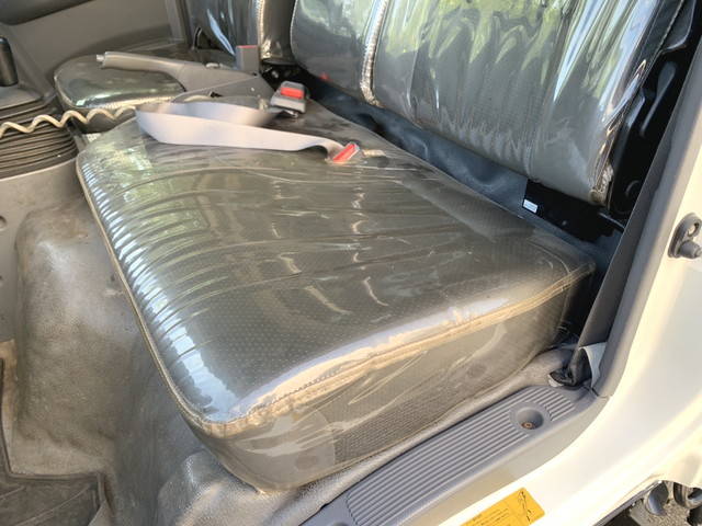 いすゞエルフコンテナ専用車小型（2t・3t）[写真08]