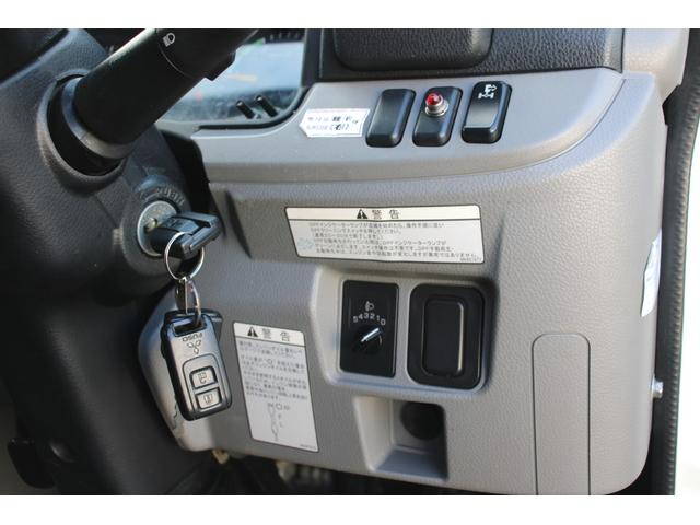 三菱ふそうキャンタークレーン4段小型（2t・3t）[写真34]