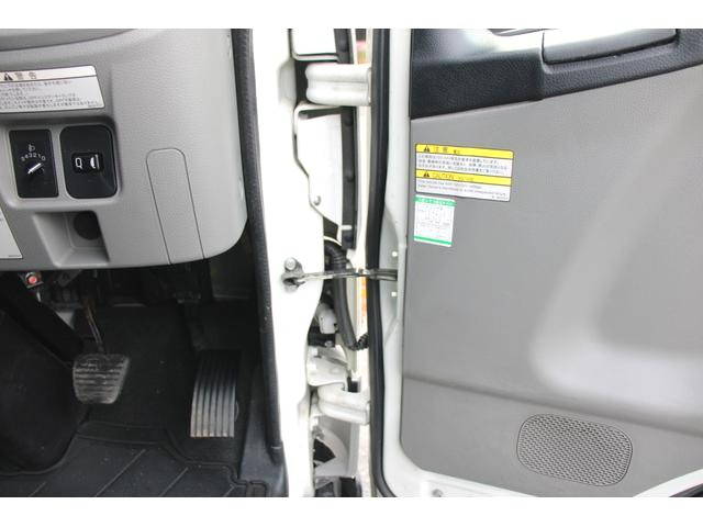 三菱ふそうキャンター平ボディ小型（2t・3t）[写真35]