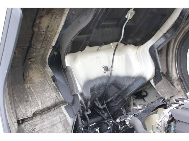 三菱ふそうキャンター平ボディ小型（2t・3t）[写真08]