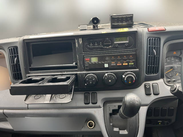 三菱ふそうキャンターアルミバン小型（2t・3t）[写真26]