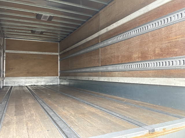 いすゞフォワードアルミバン中型（4t）[写真10]