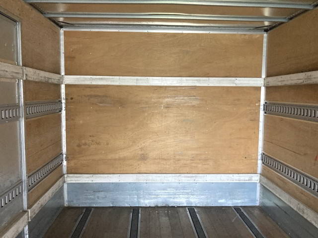 いすゞフォワードアルミバン中型（4t）[写真12]