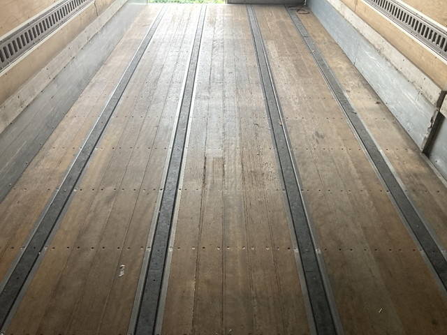 いすゞフォワードアルミバン中型（4t）[写真13]