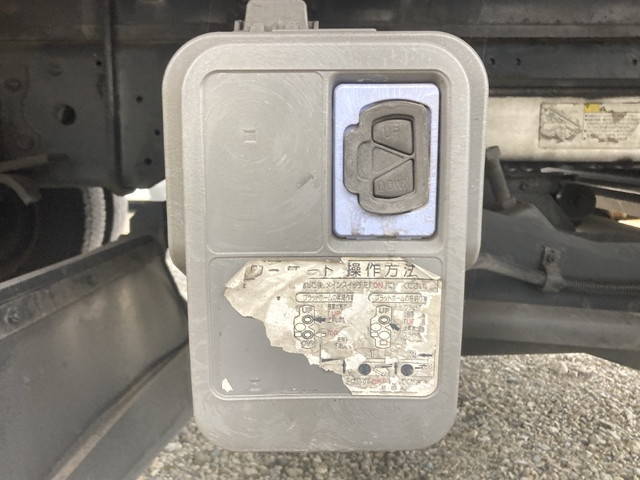 いすゞフォワードアルミバン中型（4t）[写真17]