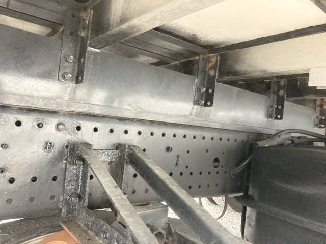 いすゞフォワードアルミバン中型（4t）[写真24]