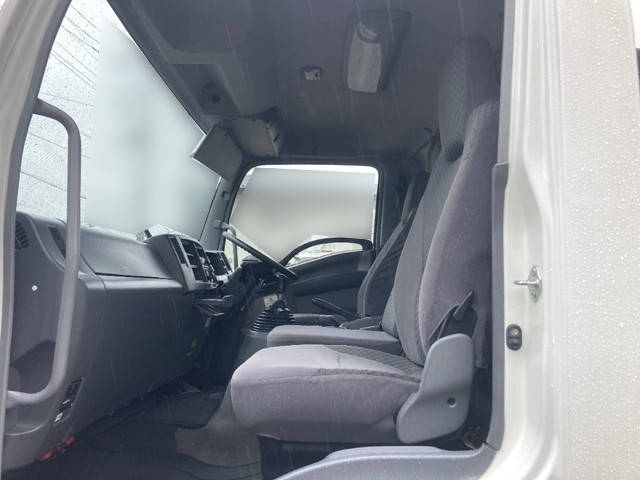いすゞフォワードアルミバン中型（4t）[写真32]