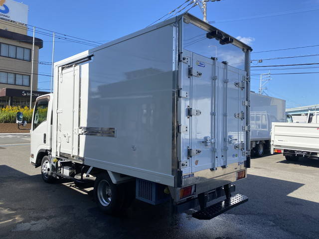 いすゞエルフ冷凍車（冷蔵車）小型（2t・3t）[写真02]