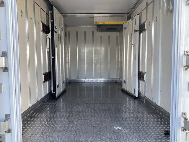 いすゞエルフ冷凍車（冷蔵車）小型（2t・3t）[写真08]