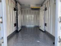 いすゞエルフ冷凍車（冷蔵車）小型（2t・3t）[写真09]