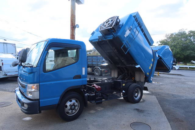 三菱ふそうキャンターパッカー車（塵芥車）小型（2t・3t）[写真01]