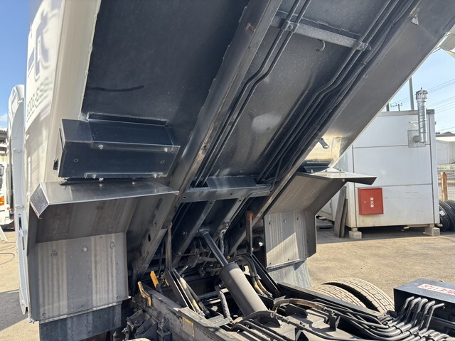 三菱ふそうキャンターパッカー車（塵芥車）小型（2t・3t）[写真12]