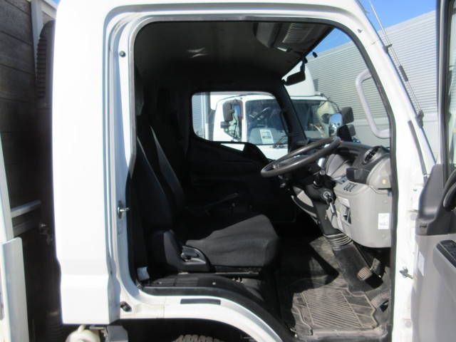 三菱ふそうキャンター平ボディ小型（2t・3t）[写真10]