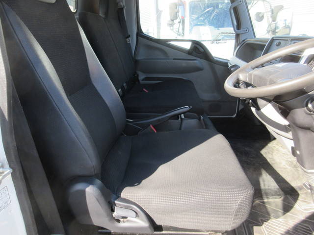 三菱ふそうキャンター平ボディ小型（2t・3t）[写真12]