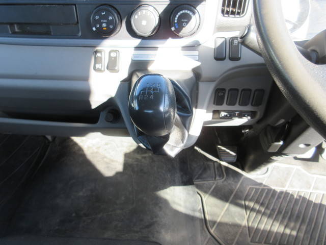 三菱ふそうキャンター平ボディ小型（2t・3t）[写真13]