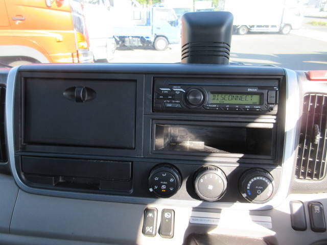 三菱ふそうキャンター平ボディ小型（2t・3t）[写真14]