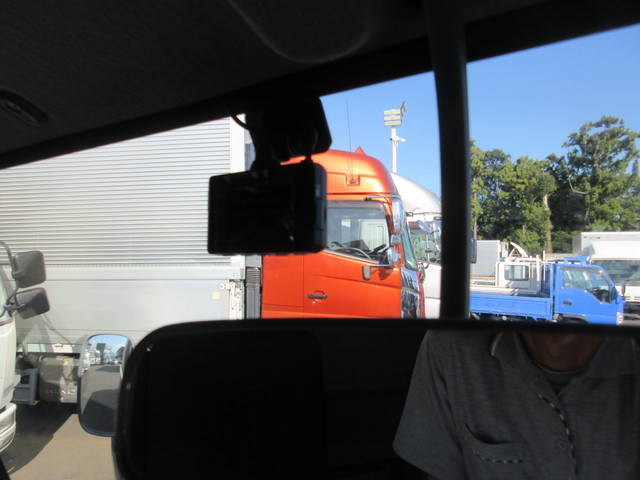 三菱ふそうキャンター平ボディ小型（2t・3t）[写真15]