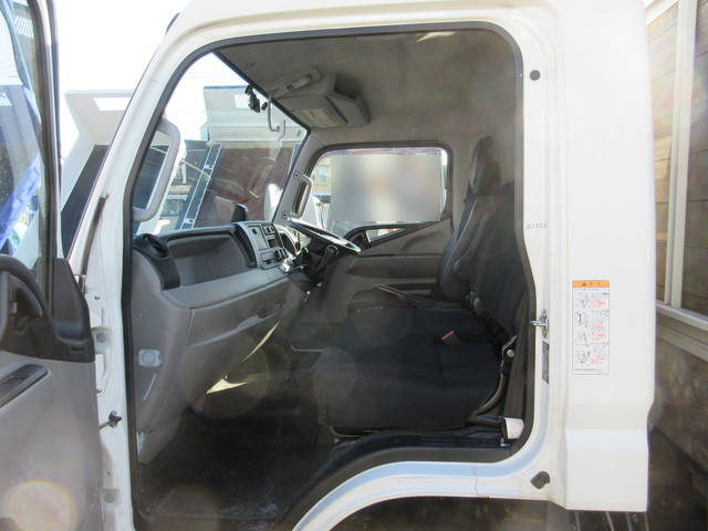 三菱ふそうキャンター平ボディ小型（2t・3t）[写真17]
