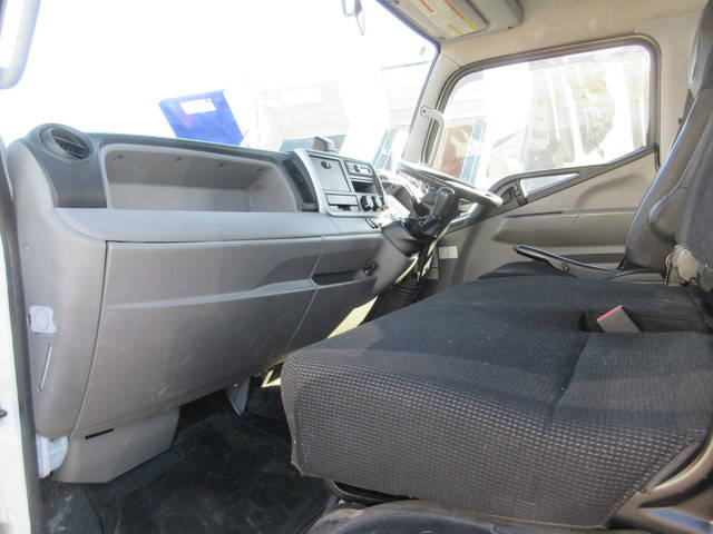 三菱ふそうキャンター平ボディ小型（2t・3t）[写真18]