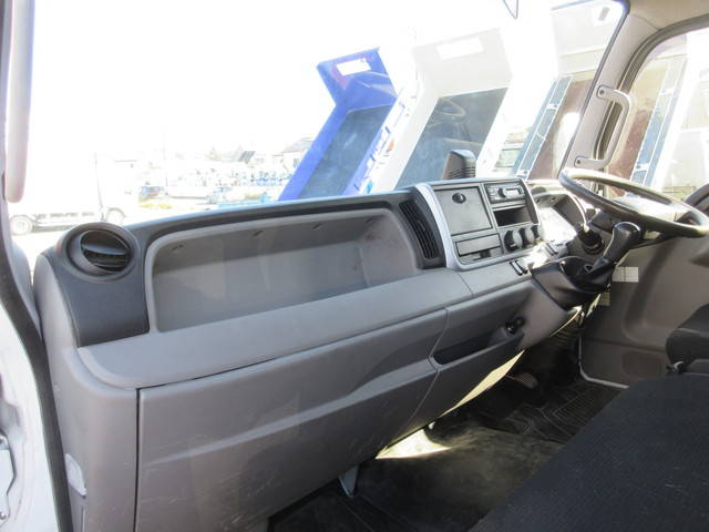 三菱ふそうキャンター平ボディ小型（2t・3t）[写真19]