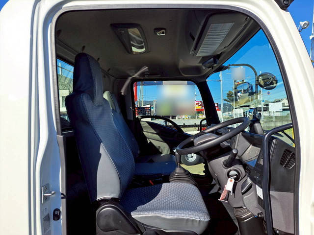 いすゞフォワードコンテナ専用車中型（4t）[写真13]