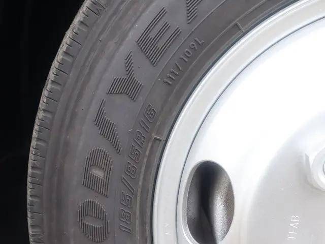 トヨタトヨエース平ボディ小型（2t・3t）[写真19]