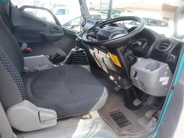 トヨタトヨエース平ボディ小型（2t・3t）[写真28]