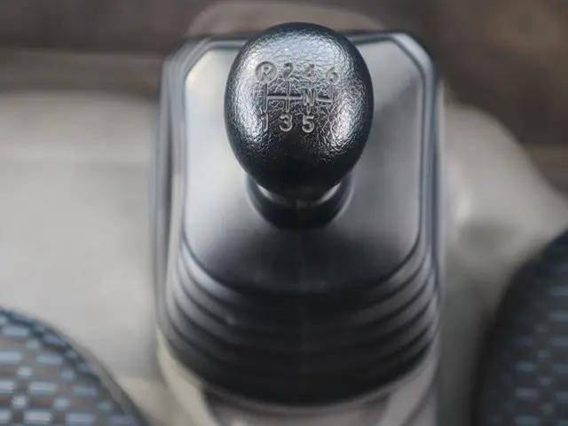 トヨタトヨエース平ボディ小型（2t・3t）[写真33]