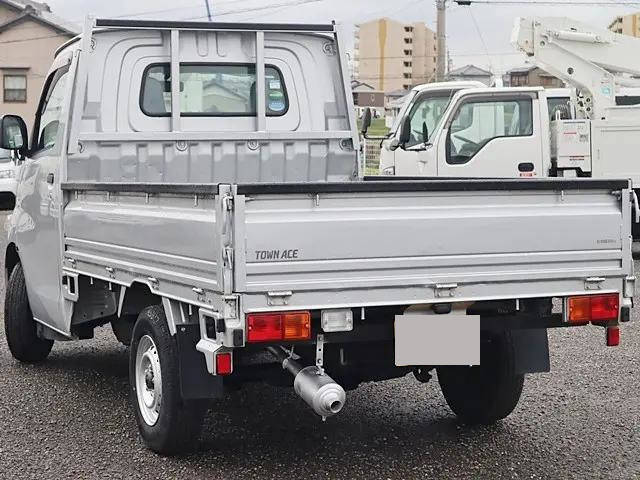 トヨタタウンエース平ボディ小型（2t・3t）[写真02]