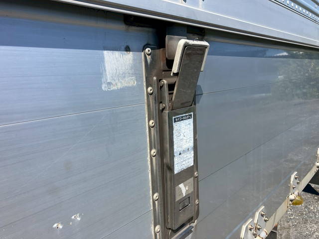 いすゞフォワードアルミウイング中型（4t）[写真15]