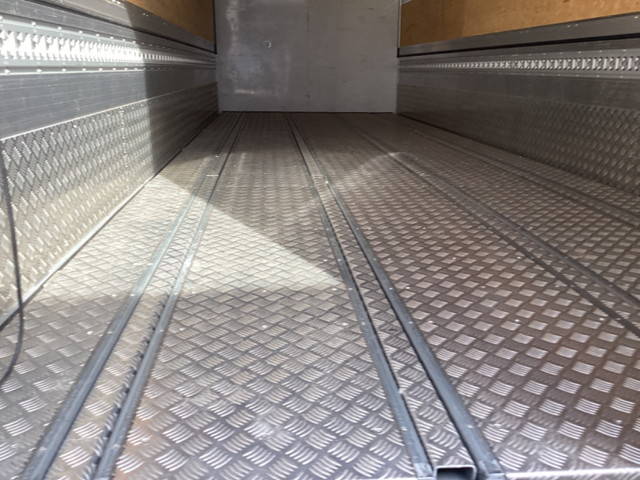 日野レンジャーアルミウイング中型（4t）[写真05]