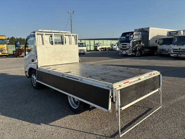 日野デュトロ平ボディ小型（2t・3t）[写真13]