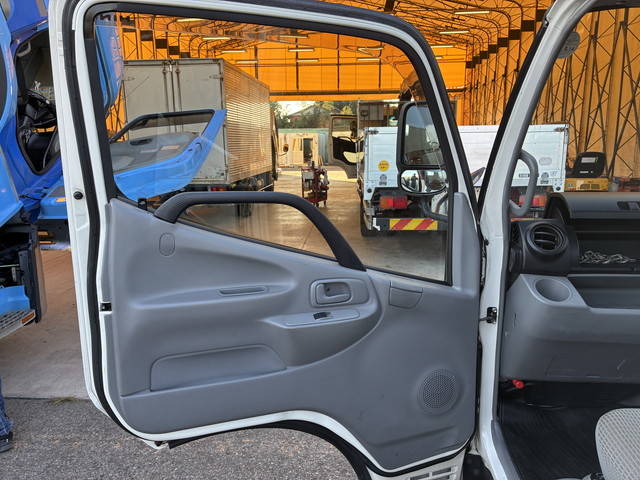 日野デュトロ平ボディ小型（2t・3t）[写真26]