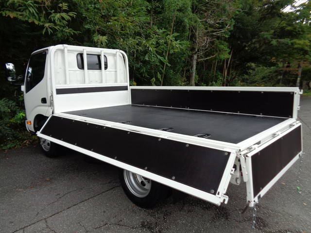 日野デュトロ平ボディ小型（2t・3t）[写真09]