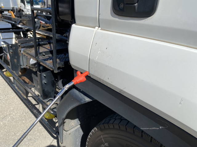 いすゞフォワードコンテナ専用車中型（4t）[写真32]